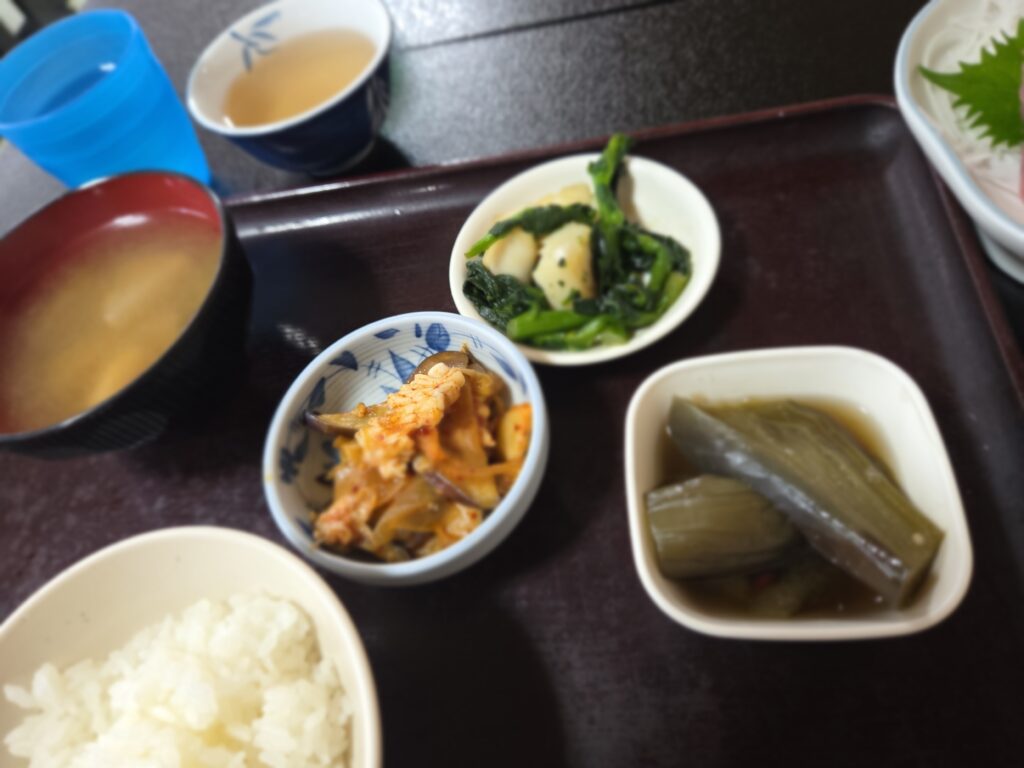 能登にあるみずの定食